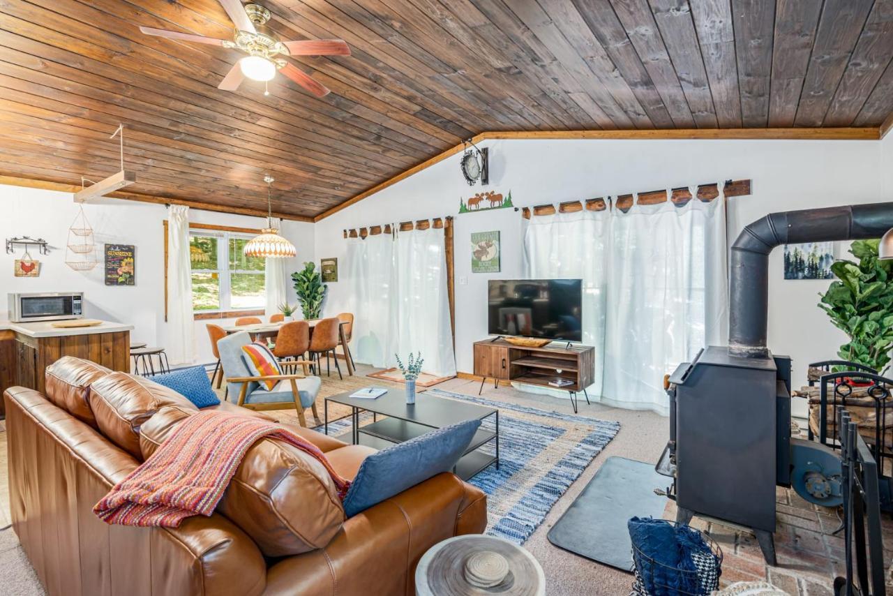 Secluded W Hot Tub, Fire Pit, Deck & Updated Wifi Great Cacapon Eksteriør billede