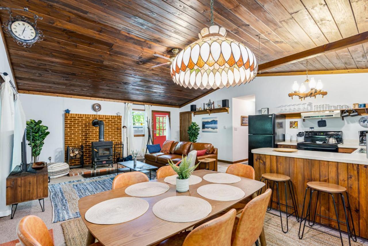 Secluded W Hot Tub, Fire Pit, Deck & Updated Wifi Great Cacapon Eksteriør billede