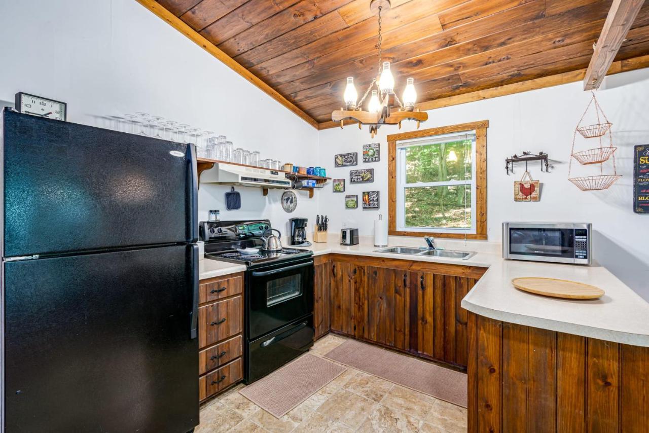 Secluded W Hot Tub, Fire Pit, Deck & Updated Wifi Great Cacapon Eksteriør billede