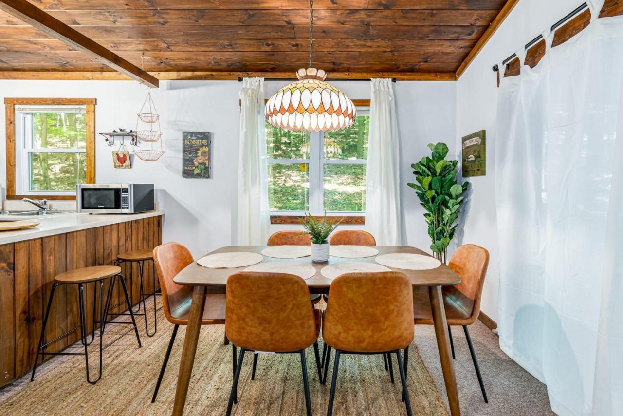 Secluded W Hot Tub, Fire Pit, Deck & Updated Wifi Great Cacapon Eksteriør billede