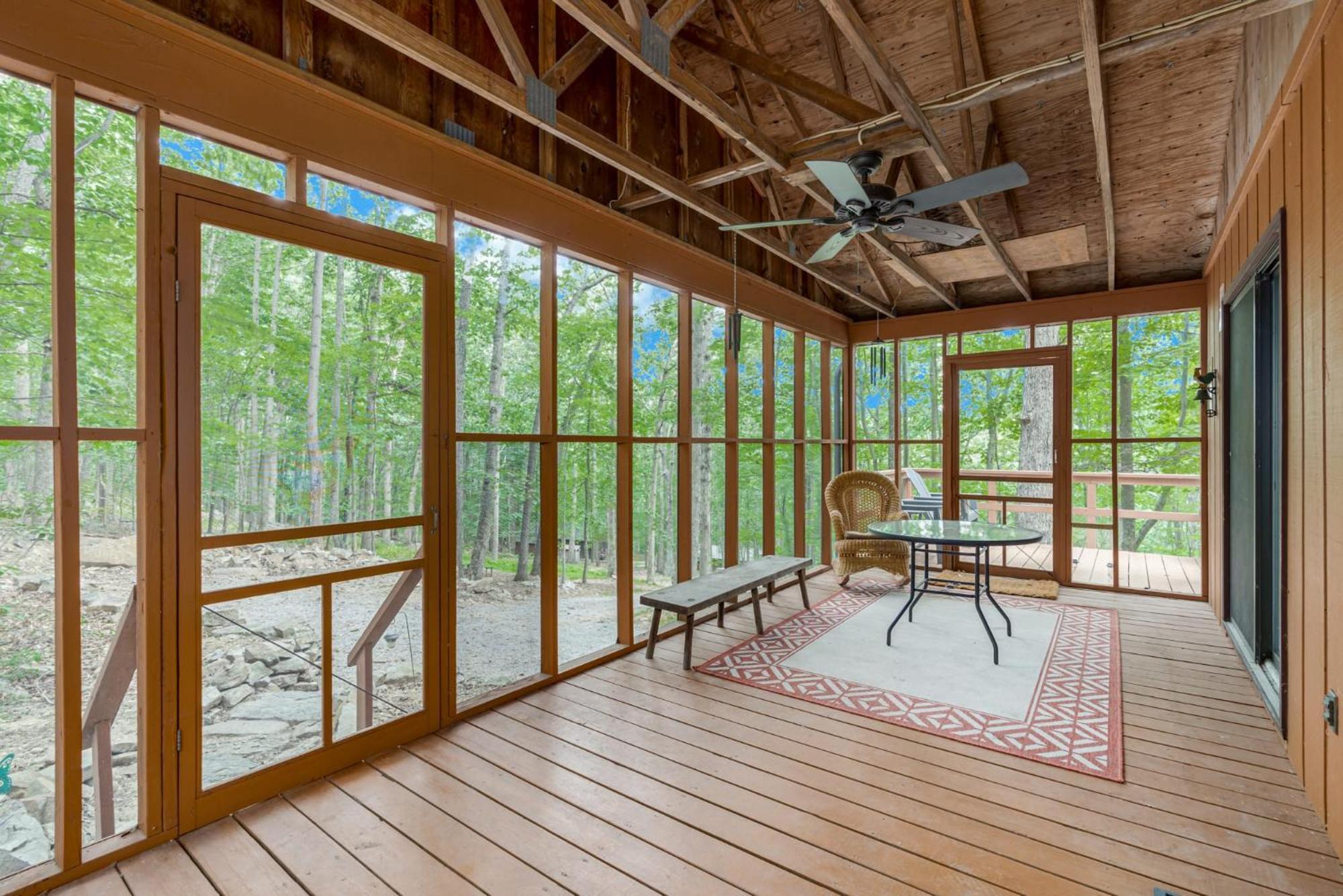 Secluded W Hot Tub, Fire Pit, Deck & Updated Wifi Great Cacapon Eksteriør billede