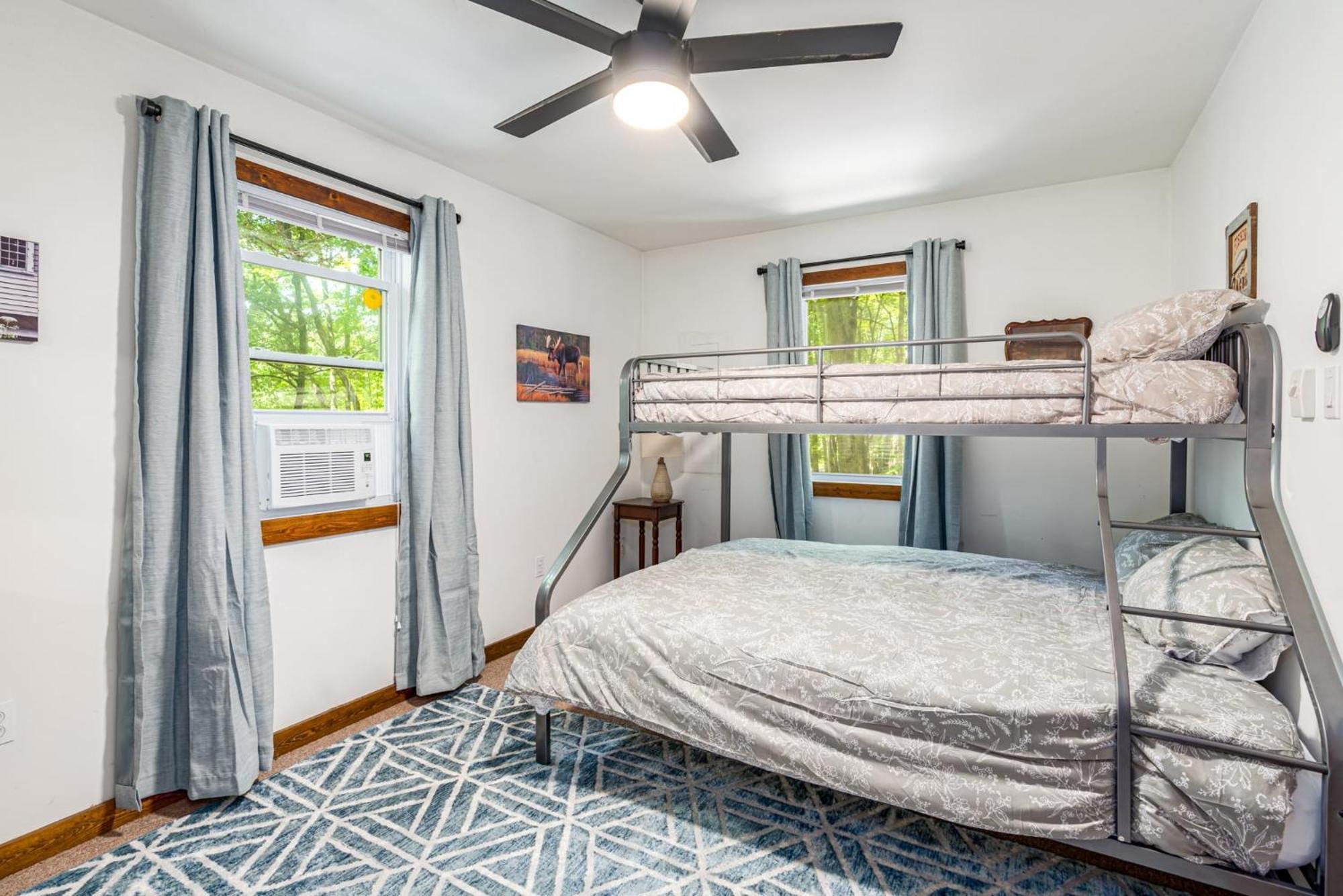 Secluded W Hot Tub, Fire Pit, Deck & Updated Wifi Great Cacapon Eksteriør billede