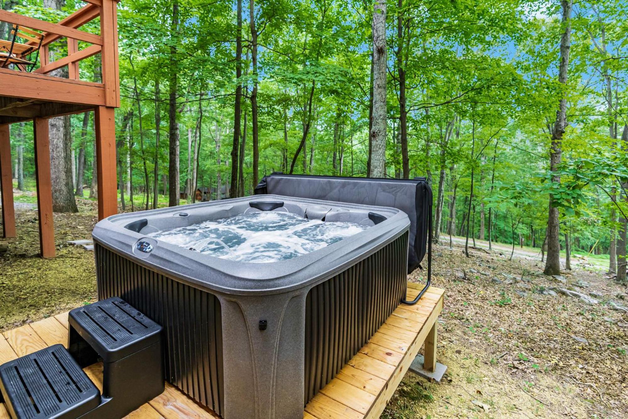 Secluded W Hot Tub, Fire Pit, Deck & Updated Wifi Great Cacapon Eksteriør billede