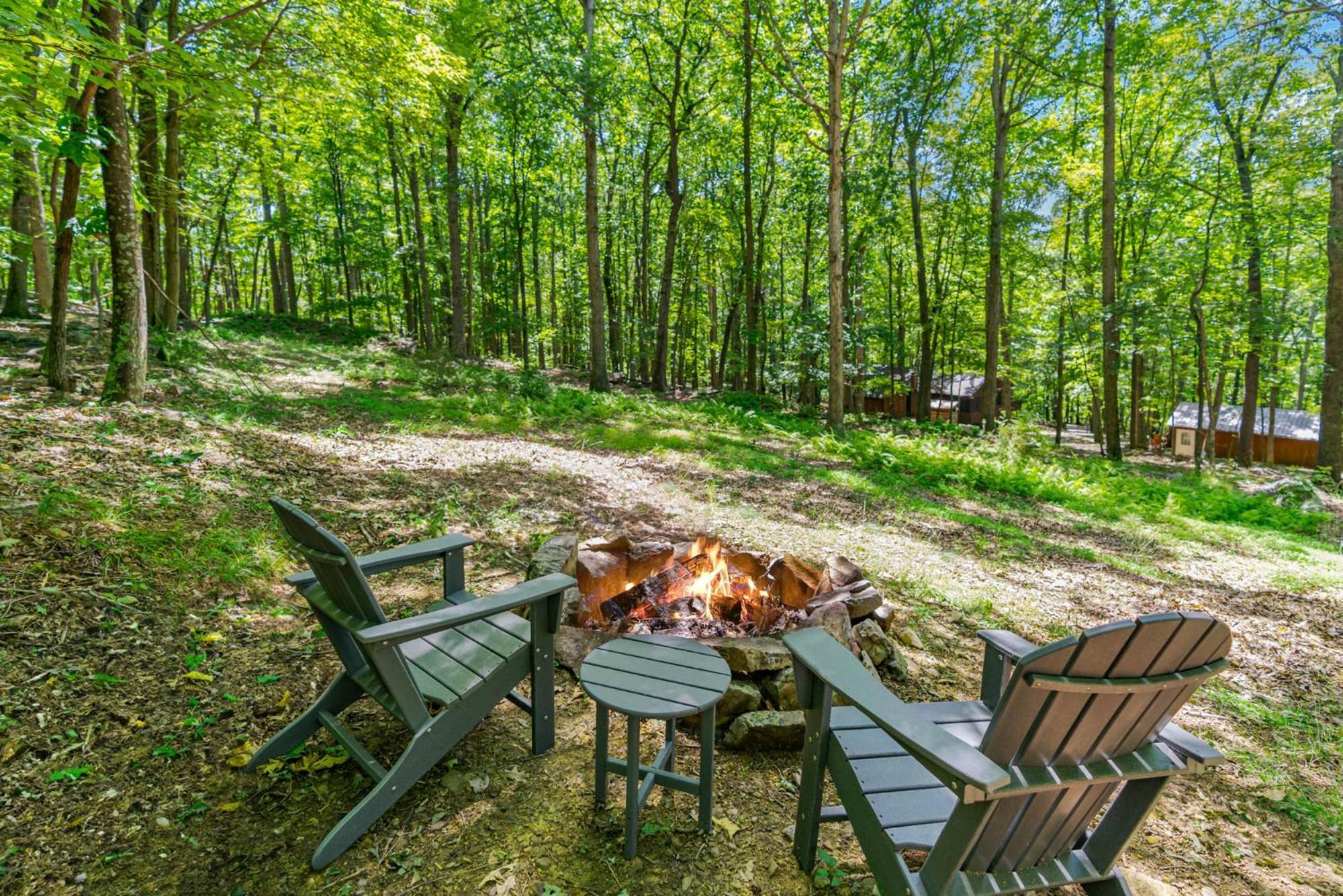 Secluded W Hot Tub, Fire Pit, Deck & Updated Wifi Great Cacapon Eksteriør billede